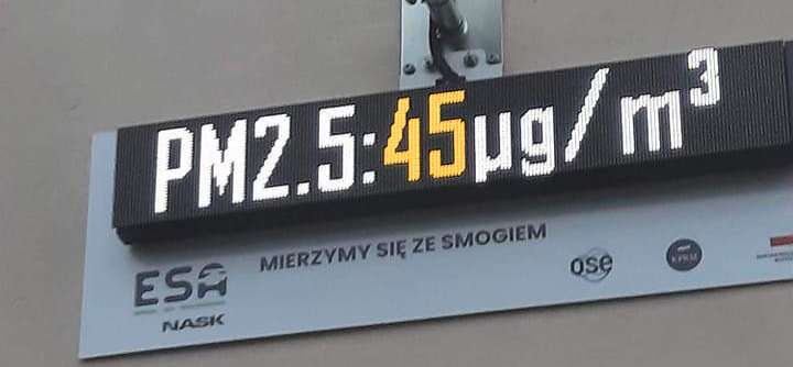 WYŚWIETLACZE JAKOŚCI POWIETRZA ORAZ DANYCH METEO